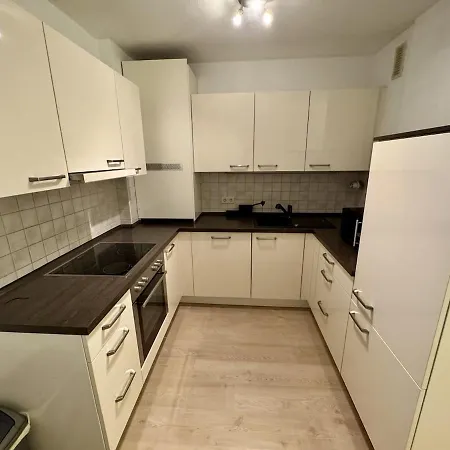 With Underground Parking In Appartement *